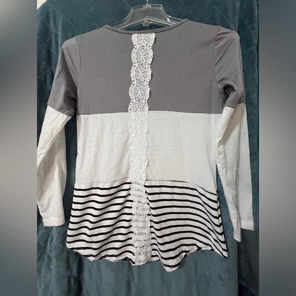 Women's Color Block Long Sleeve Lace Back Source Unknown Blouse - Picture 2 of 4